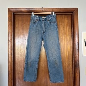 Levi’s Ribcage straight ankle in mid blue size 28
